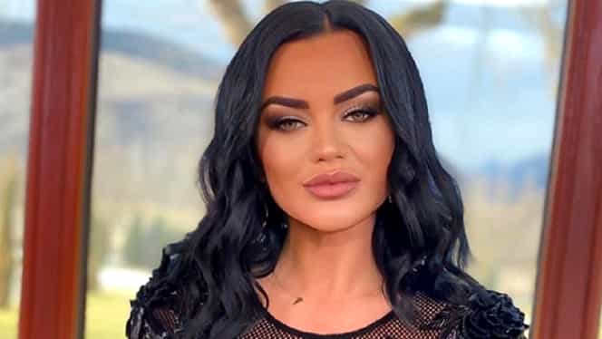 Imagine Stire Carmen de la Sălciua a pus piciorul în prag. Artista este hotărâtă să închidă gurile rele. „Îmi doresc să spun lucrurilor pe nume” | 2review.ro