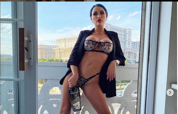 Imagine Stire Și-a pus Daniela Crudu din nou silicoane? Asta pare din imaginea de pe Insta | 2review.ro