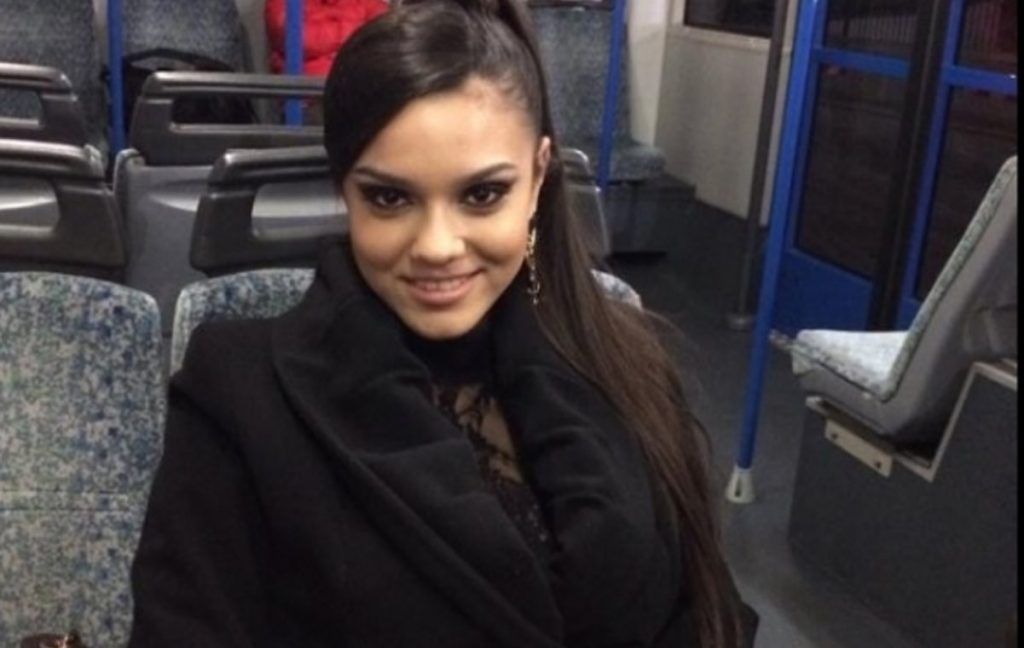 Imagine Stire Fiica lui Adi Minune, ipostază incendiară. Karmen Simionescu s-a pozat goală și…a băgat fanii în boală! | 2review.ro