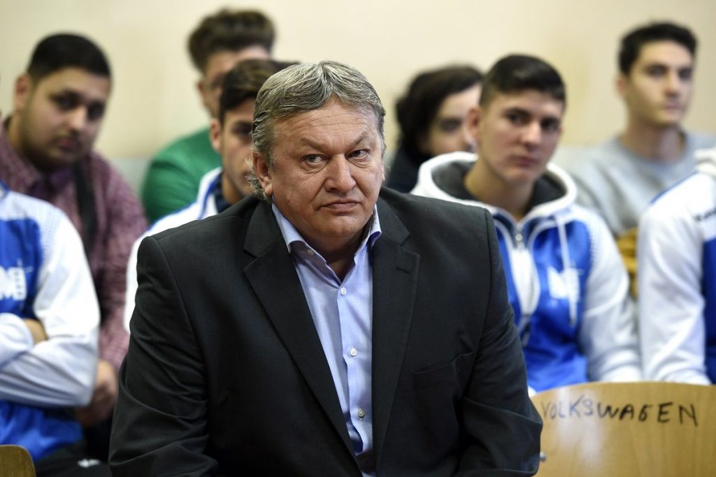 Imagine Stire Celebrul fost fotbalist Dănuț Lupu este internat ATI intubat, după ce s-a infectat cu noul coronavirus | 2review.ro