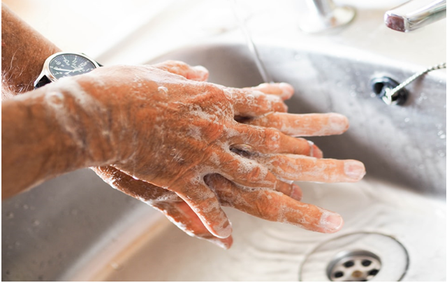 Importanța utilizării unui dezinfectant pentru mâini