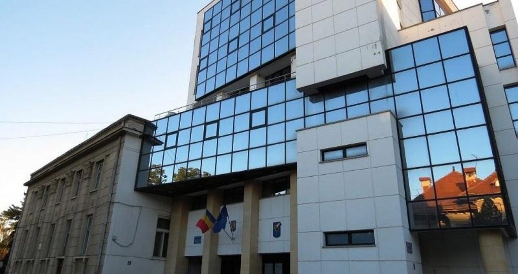 Imagine Stire O grefieră de 48 de ani de la Tribunalul Bacău, mama unui copil de 14 ani, a murit după ce s-a infectat cu coronavirus | 2review.ro