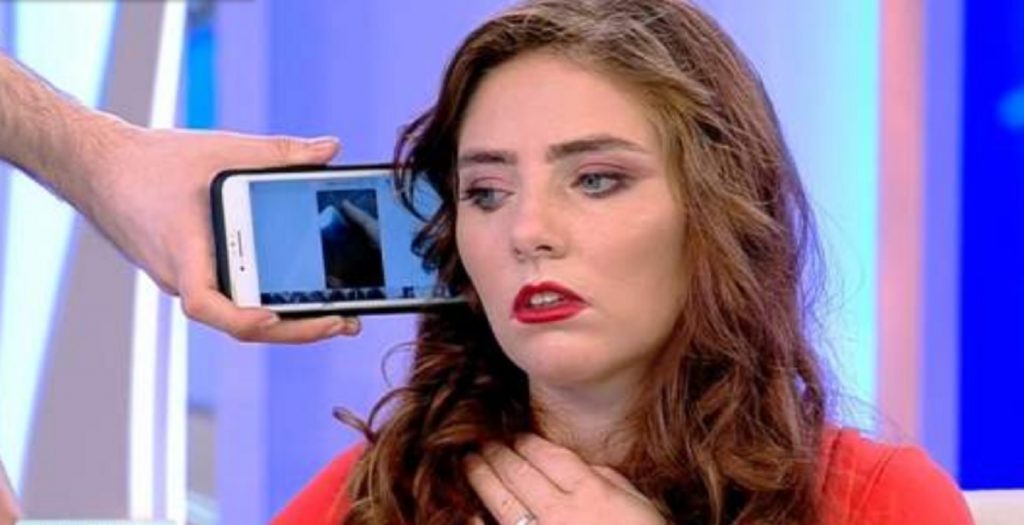Imagine Stire Vulpița a călcat strâmb iar! Soția lui Viorel, dată de gol de propria mamă că a întreținut relații intime cu vecinul Costel | 2review.ro