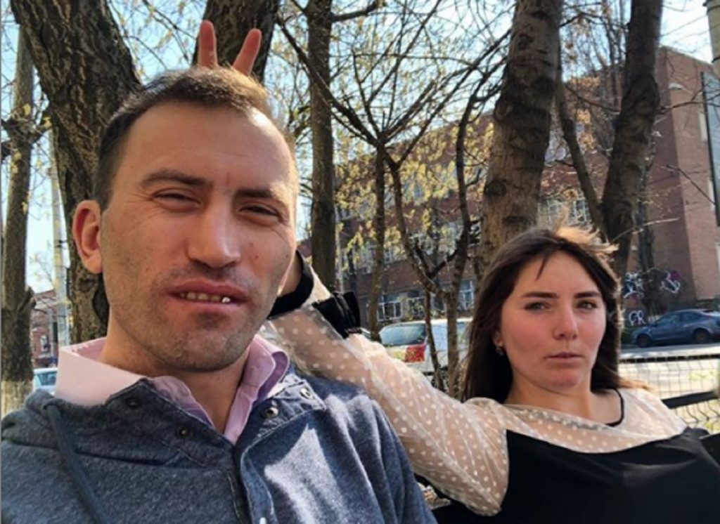 Imagine Stire Cum arată Vulpița, însărcinată în al doilea trimestru. S-a pozat într-o rochiță, iar burtica i s-a văzut în toată splendoarea. FOTO | 2review.ro