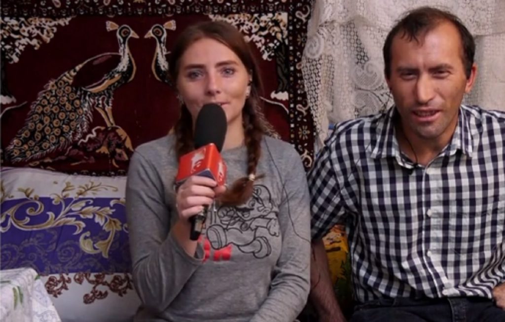 Imagine Stire Cum arată noua casă a Vulpiței și a lui Viorel Stegaru. Au primit-o cadou de la un telespectator impresionat de traiul greu pe care l-au dus la Blăgești. FOTO | 2review.ro