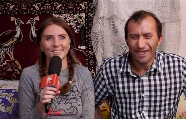 Imagine Stire Cum poartă Vulpița și Viorel masca de protecție la săpat și măturat în grădină! | 2review.ro
