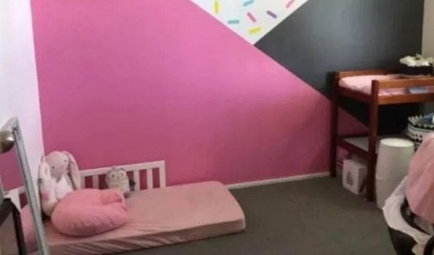 A decorat camera fetiței sale într-un mod inedit și le-a arătat internauților rezultatul, însă nu se aștepta la ce avea să urmeze. De ce a fost acuzată tânără mămică