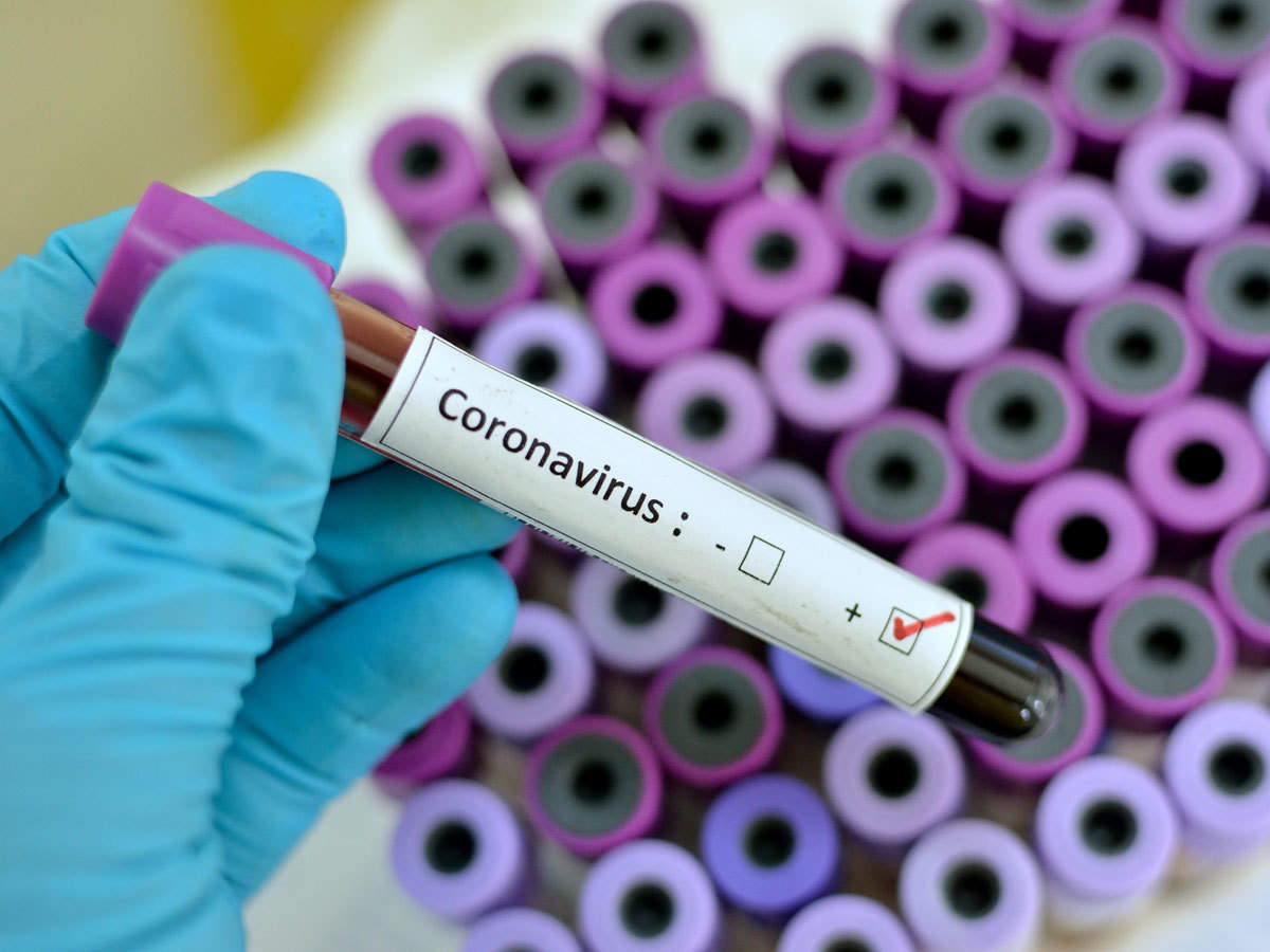 Un asistent medical a fost depistat pozitiv cu noul coronavirus la o săptămână după ce i s-a administrat vaccinul Pfizer