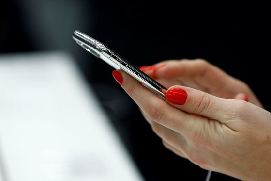 Țeapă de zile mari! Cum a picat în plasă o tânără care-și dorea un telefon nou