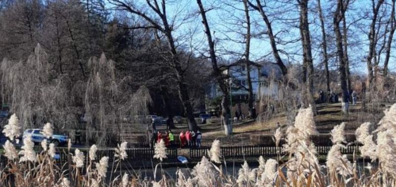 Cadavru descoperit în lacul Noua din Braşov! Victima se afla sub un strat de gheaţă