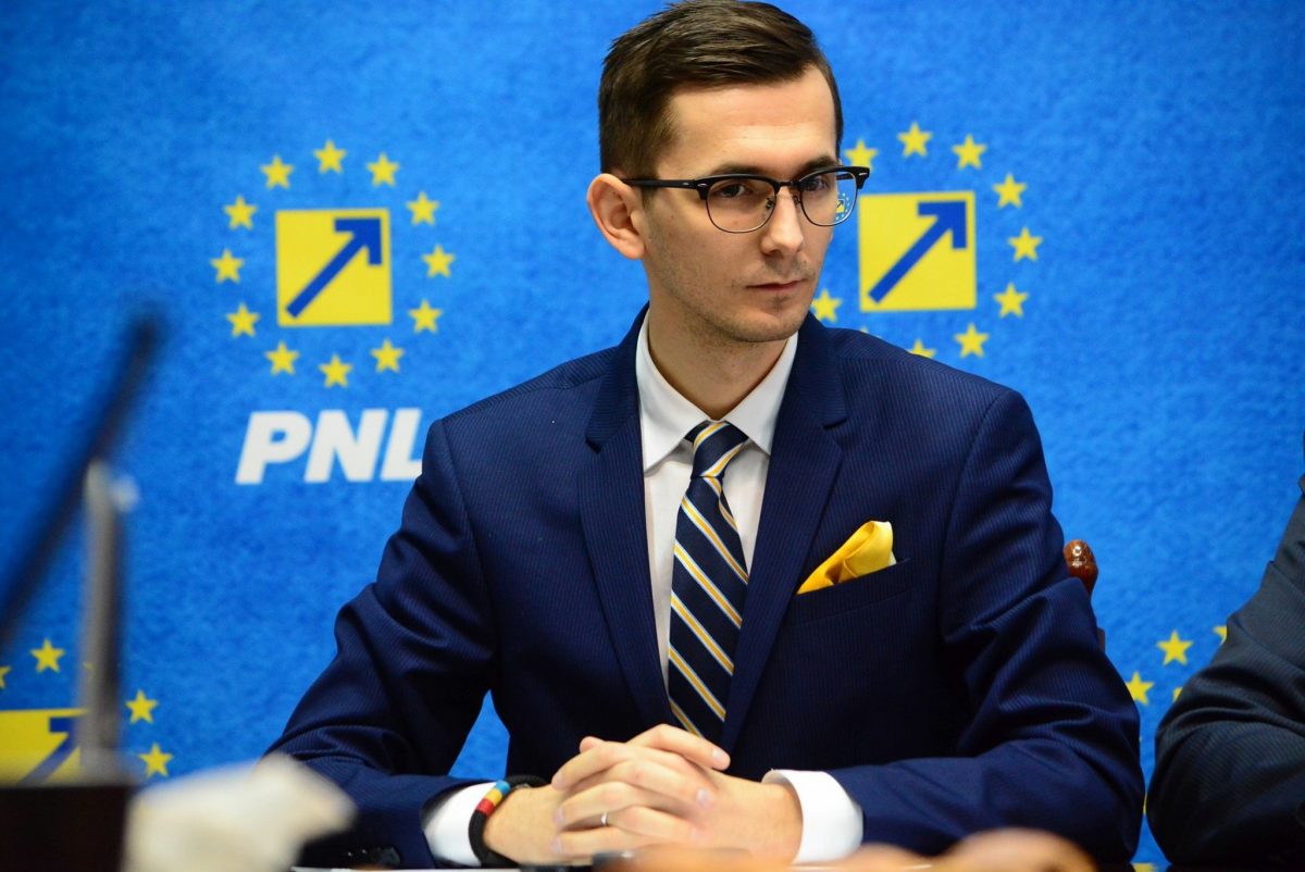 Deputatul Pavel Popescu a fost confirmat cu COVID-19. Liberalul a stat lângă Florin Cîțu la ședința de miercuri