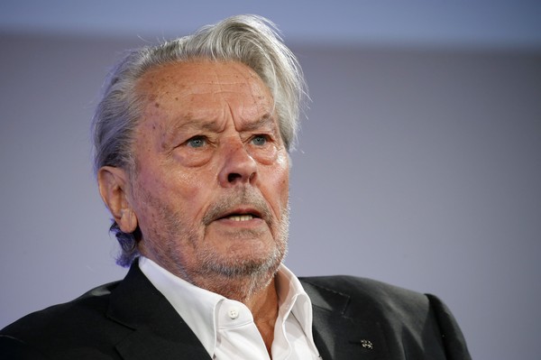 Alain Delon, probleme grave de sănătate! Marele actor este pregătită pentru sfârșitul ce îl simte aproape. „Un erou trebuie să ştie să moară”