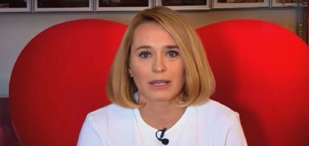 În ce ipostază a fost surprinsă Andreea Esca, de către șoferul ei personal. Imaginile au devenit virale