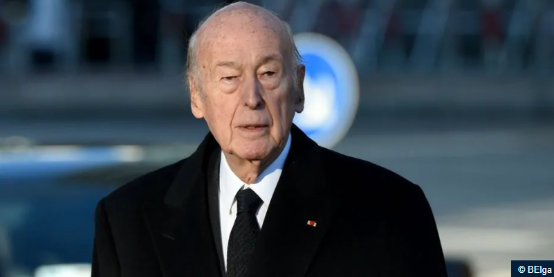 Valéry Giscard d’Estaing, fostul președinte al Franței, a murit din cauza unor complicații asociate Covid-19 
