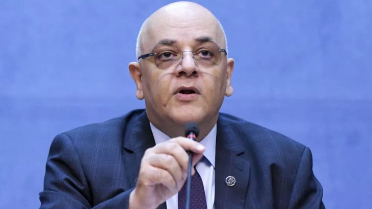 Ce reguli trebuie să respecte românii în noaptea dintre ani. Raed Arafat: „Fără dansuri la hotel, fără mese festive”