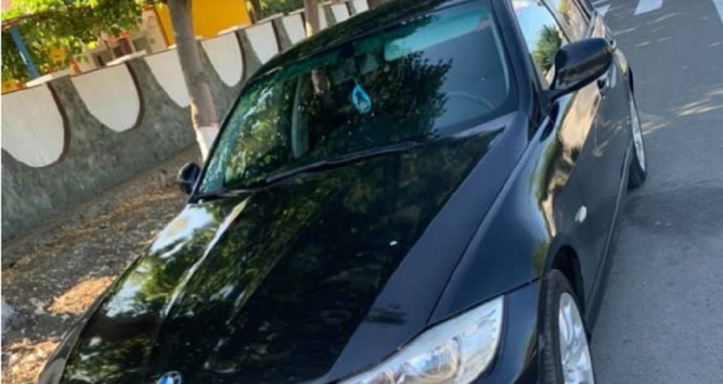 Un elev din Constanța i-a zgâriat profesorului BMW-ul, din cauza unei note mici. Ce pedeapsă a primit tânărul