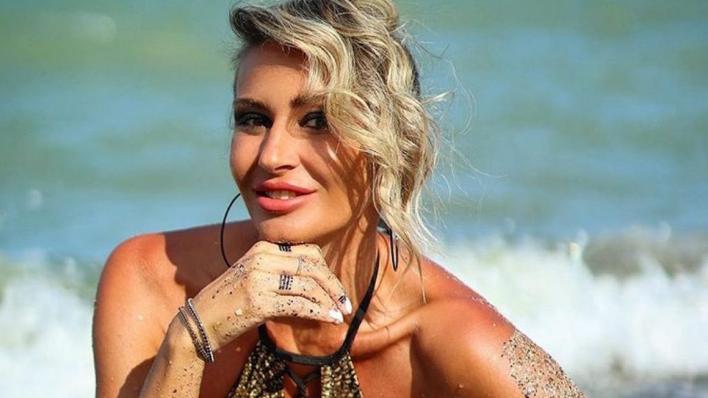 Imagine Stire Crina Abrudan, refuzată de mai multe posturi de televiziune: “Nu a fost să fie! Am concurat și singură pentru un loc și l-am pierdut” | 2review.ro
