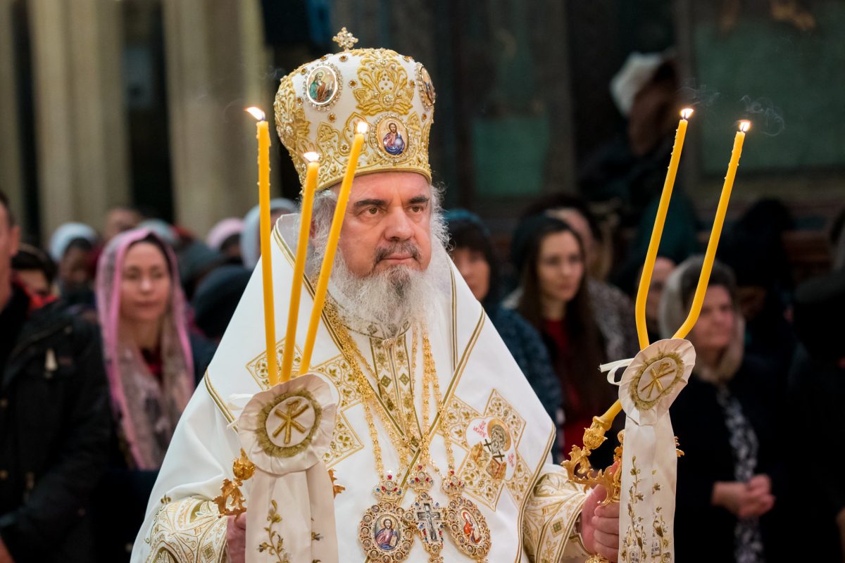 Mesajul de Crăciun al Patriarhului Daniel pentru credincioși: „Poporul român este îndoliat și întristat”