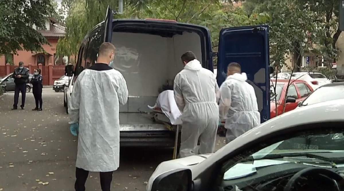 Ce au descoperit rudele unui bătrân decedat pe corpul acestuia! A fost luat cu sicriul din biserică și dus la morgă