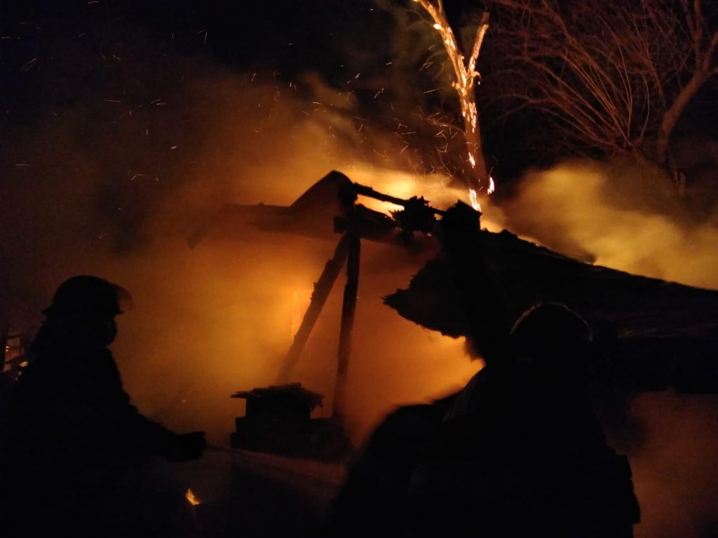 Incendiu devastator în Olt! O locuință și o anexă au ars ca niște torțe