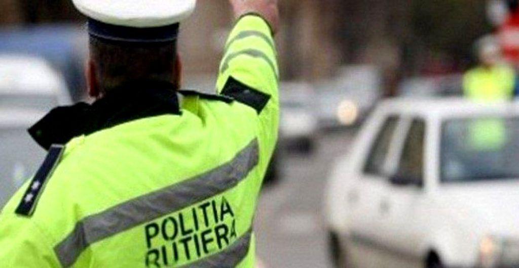 Polițist din Iași, prins cu șpagă după ce a tras un șofer pe dreapta. Ce pedeapsă a primit agentul
