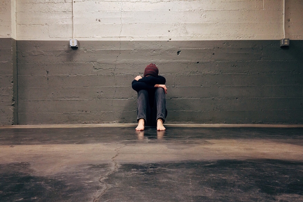 În ciuda faptului că se țin cursuri online, bullying-ul nu a dispărut. Cu ce se confruntă zilnic un băiețel de clasa a V-A