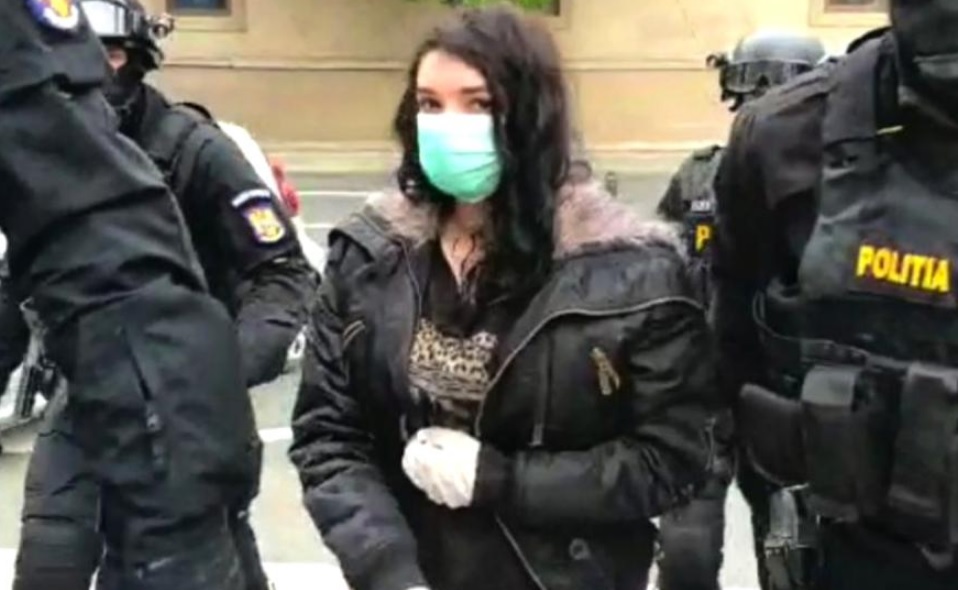 Tânăra de 33 de ani, din Timișoara, a fost condamnată definitiv la închisoare pentru propagandă teroristă