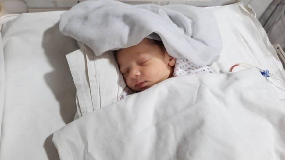 Descoperire-șoc pentru un cuplu care a adoptat un copil. Ce greșeală majoră au găsit în acte, 17 ani mai târziu