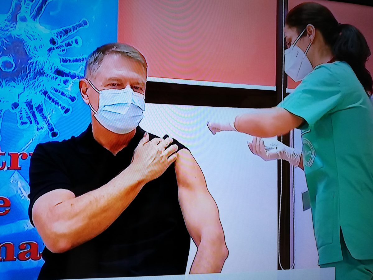 Klaus Iohannis s-a vaccinat! Cum a reacționat președintele României GALERIE FOTO