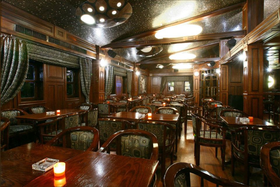 Vești proaste pentru reprezentanții HoReCa. Barurile și restaurantele din Constanța rămân închise în interior