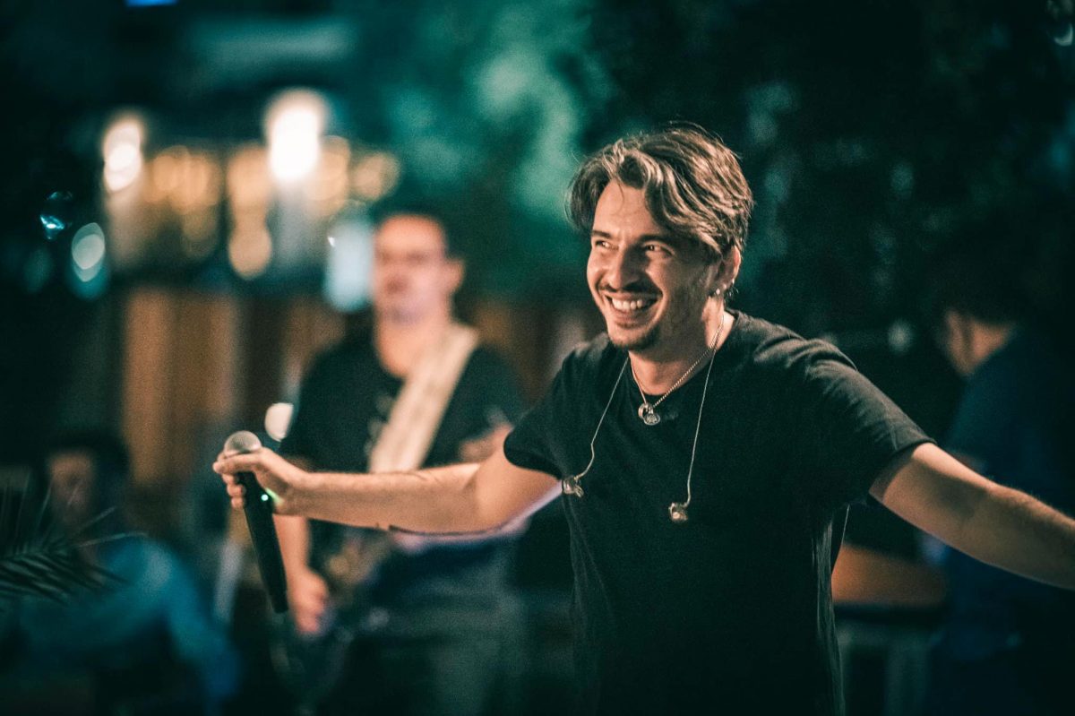 Alex Vasilache, solistul trupei JukeBox, este primul artist care s-a vaccinat împotriva coronavirusului