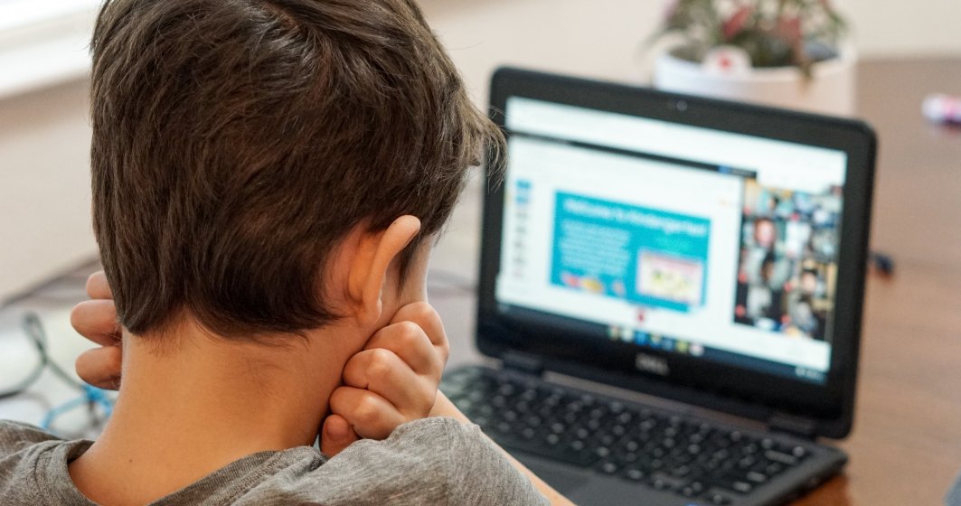 Situație îngrijorătoare în sistemul educațional! Peste 65.000 de elevi riscă să rămână cu mediile neîncheiate pe primul semestru
