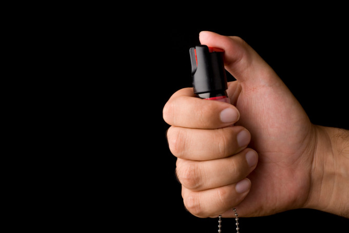 Bărbat din Tulcea, atacat cu spray lacrimogen de fosta iubită! A sunat, disperat, la 112