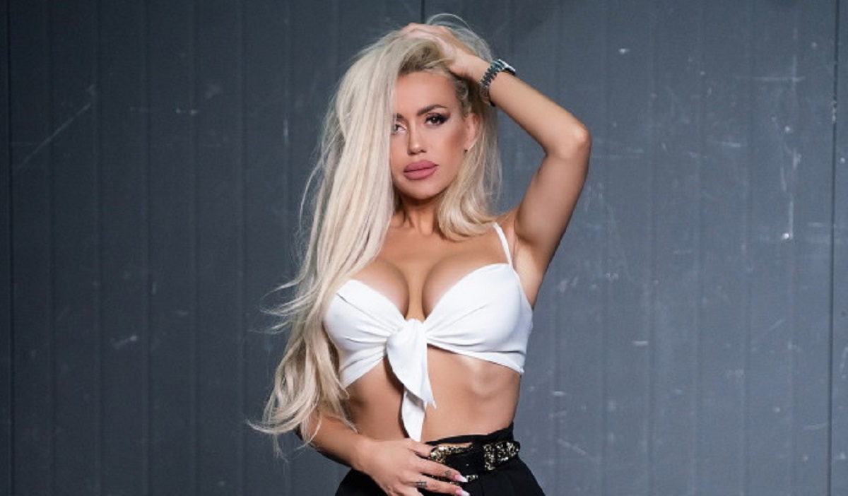 Anda Adam a pozat goală! Ce reacție au avut fanii, atunci când au văzut-o în ipostaza sexy