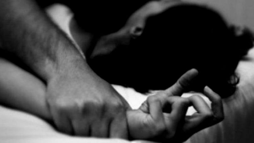 Un tânăr de 16 ani a fost reținut și plasat în arest la domiciliu, după ce a violat o fată în noaptea de Revelion