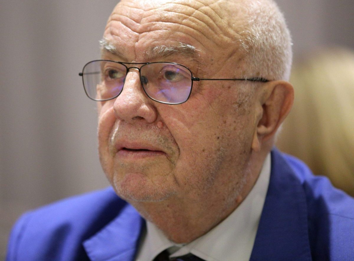 Este mai trist ca niciodată! Alexandru Arșinel a ajuns să nu mai poată cânta din picioare. FOTO