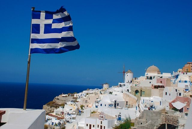Vreme neobișnuit de caldă în Grecia! Au fost înregistrate temperaturi de 28 de grade, iar oamenii au ieșit la plajă