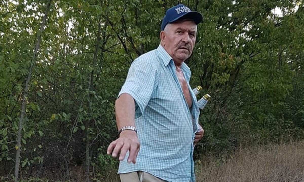 Caz șocant în Bârlad. Un bătrân de 70 de ani a fost condamnat la închisoare, după ce a răpit o minoră de 10 ani din fața unui supermarket. Voia să o batjocorească într-o pădure