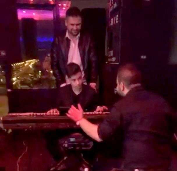 Florin Salam câștigă mai mulți bani la cântări de când fiul lui Danny i s-a alăturat în formație. Cum l-a recompensat „Regele” pentru talent