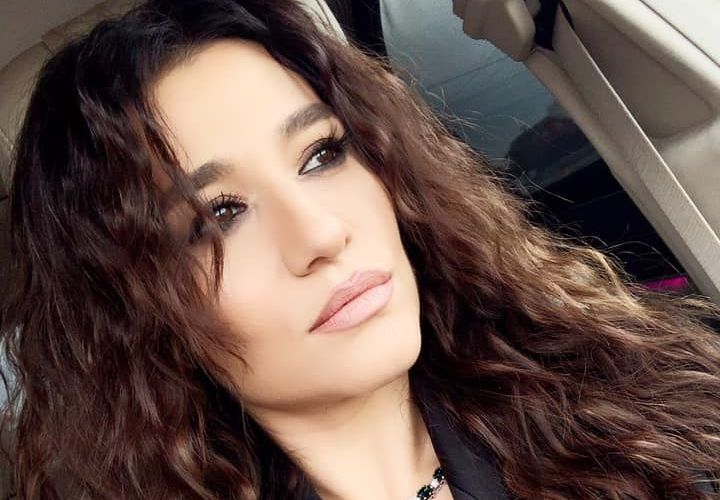 O nouă filă din scandalul dintre Gabi Bădălău și Claudia Pătrășcanu! Cântăreața o acuză pe soacră că  îi lua banii din concerte