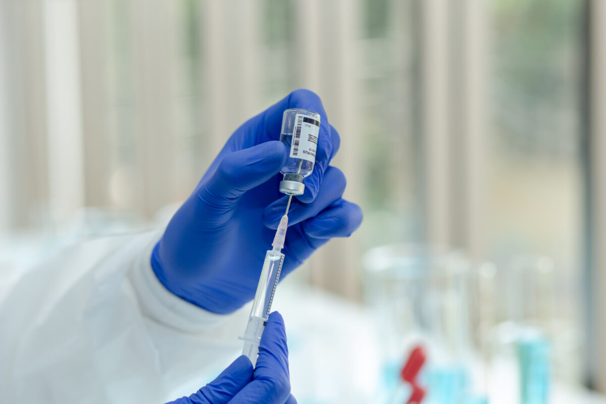 Peste 300 de mii de români s-au programat până acum pentru vaccinare anti-COVID în etapa a II-a