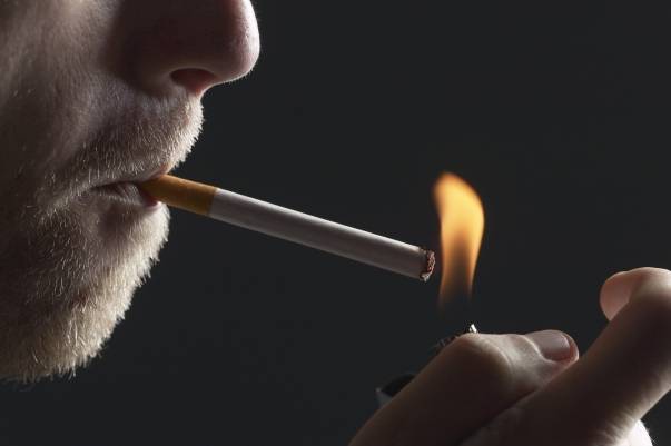 Revolte în SUA! Unele state acordă prioritate fumătorilor, în primele etape ale vaccinării anti-COVID