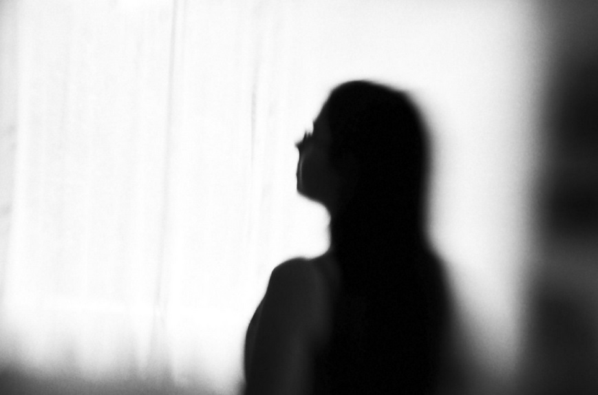 Un profesor de matematică este acuzat că a trimis mesaje indecente unei eleve! Conducerea școlii îi ține parte cadrului didactic