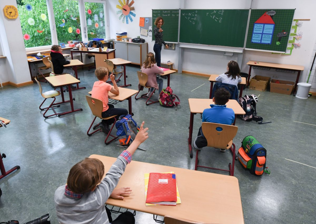 Dispare unul dintre scenariile schițate de Ministerul Educației! Ce elevi vor merge la școală din 8 februarie