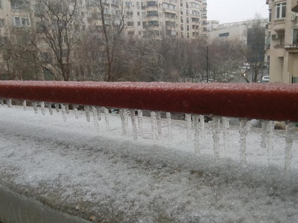 ANM a emis prognoza specială pentru București! Ninge, plouă și se depune polei în Capitală