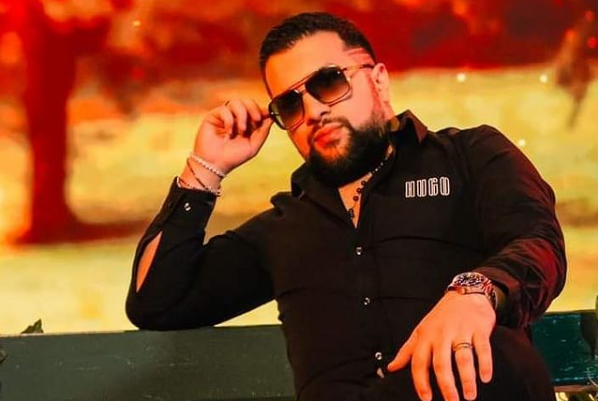 Scandal în lumea manelelor! Tzancă Uraganu, atacat de două vloggerițe și apărat de un cântăreț de muzică populară: ”Sunt praf!”