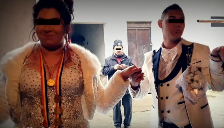 Cum s-a ținut o nuntă la Strehaia în pandemie: Cântăreții, cu măști, mireasa, îmbrăcată bine! Ce dedicații s-au dat