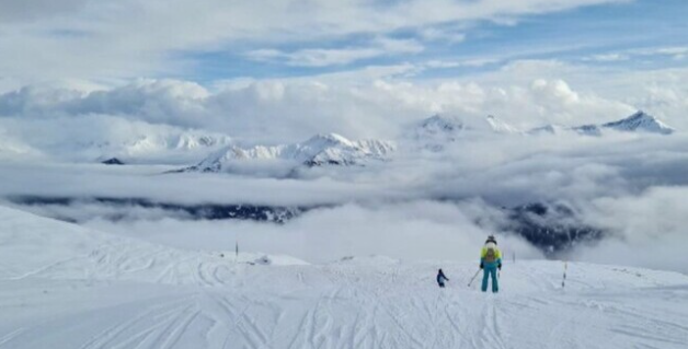 Risc mare de avalanșe. Pârtiile din Sinaia vor fi închise miercuri