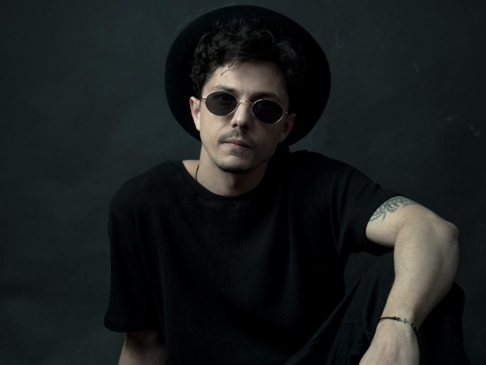 Primul bebeluș din showbiz-ul românesc a venit pe lume luni. Atât sarcina cât și mama au fost ținute secret. Cine este norocosul tată