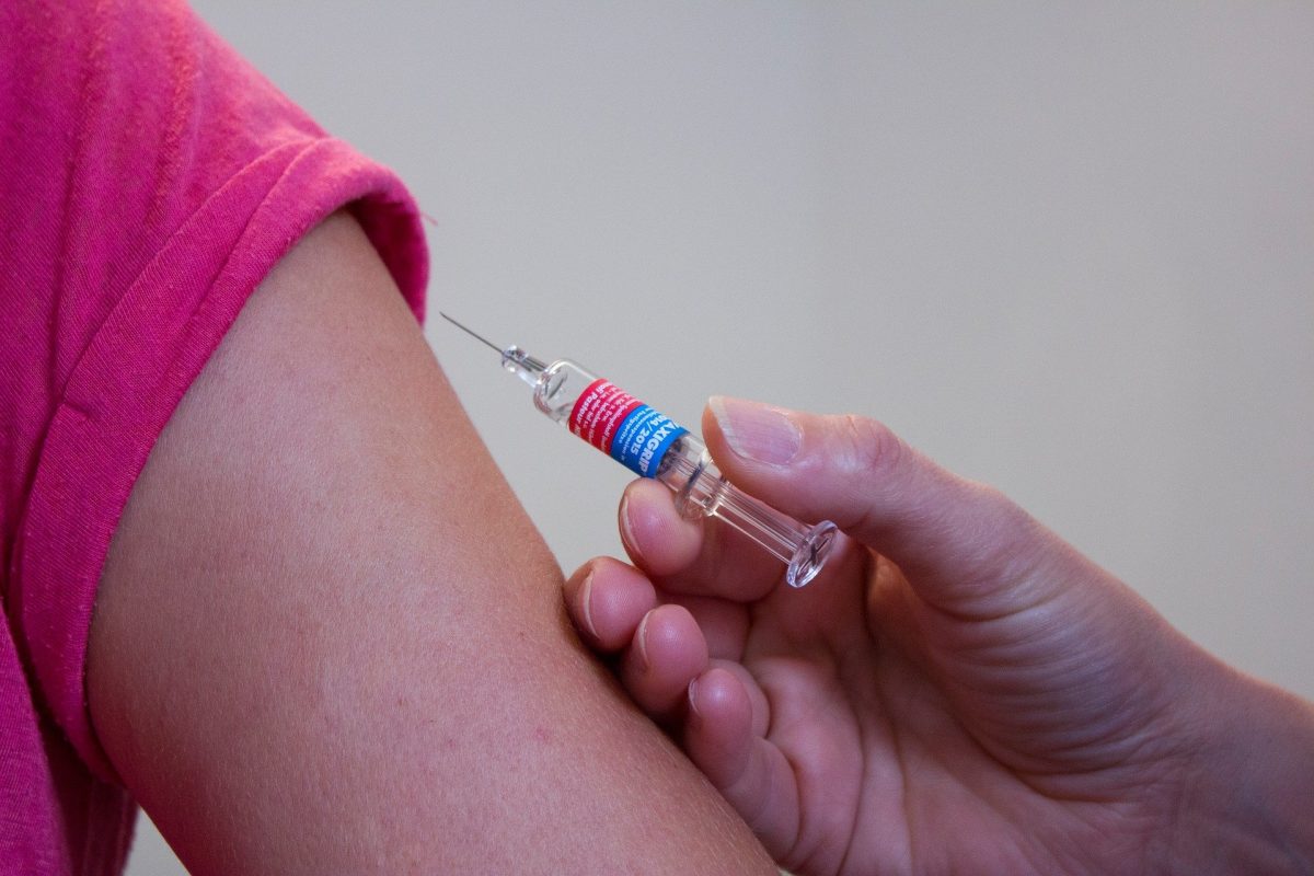 Medicul Virgil Musta, despre persoanele depistate pozitiv cu COVID-19 după prima doză de vaccin. Ce au de făcut în acest caz